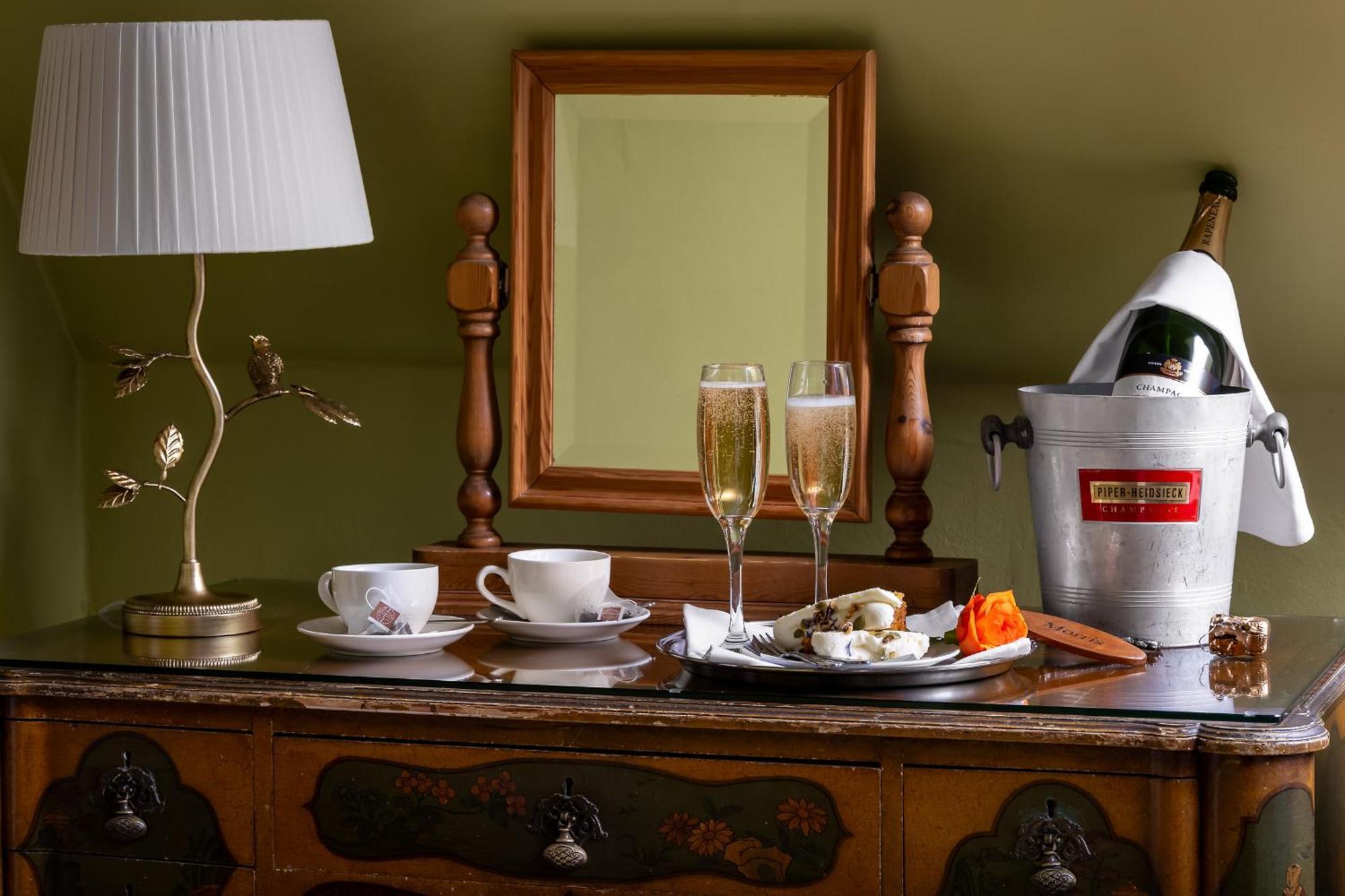 מלון ברודוויי Abbots Grange Manor House (Adults Only) חדר תמונה
