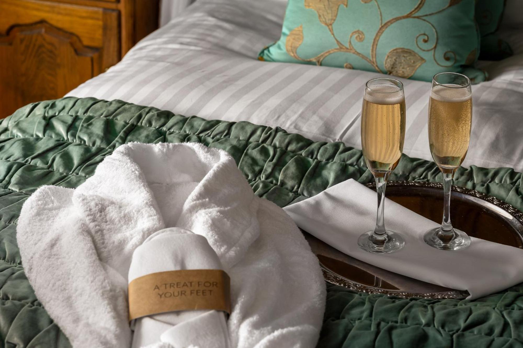 מלון ברודוויי Abbots Grange Manor House (Adults Only) חדר תמונה